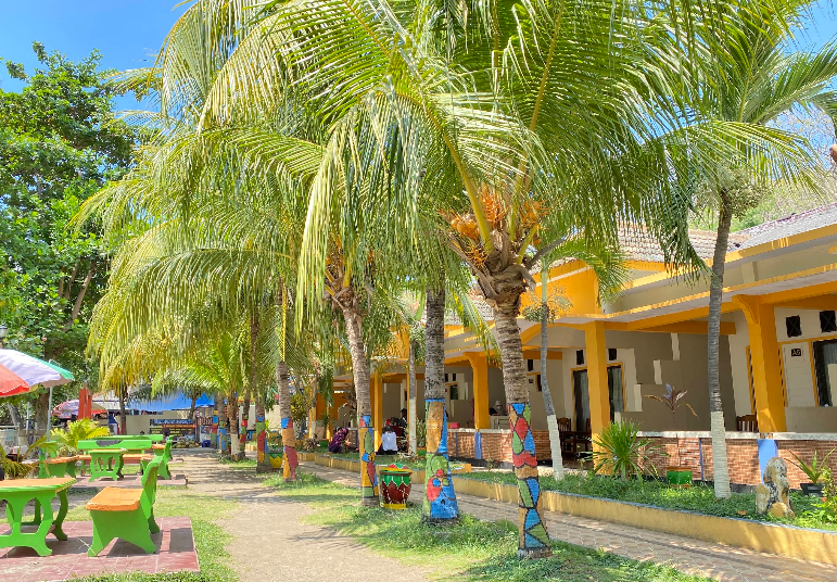 5 Resort Pantai Pasir Putih Situbondo, Tempat Istirahat dengan Suara Ombak