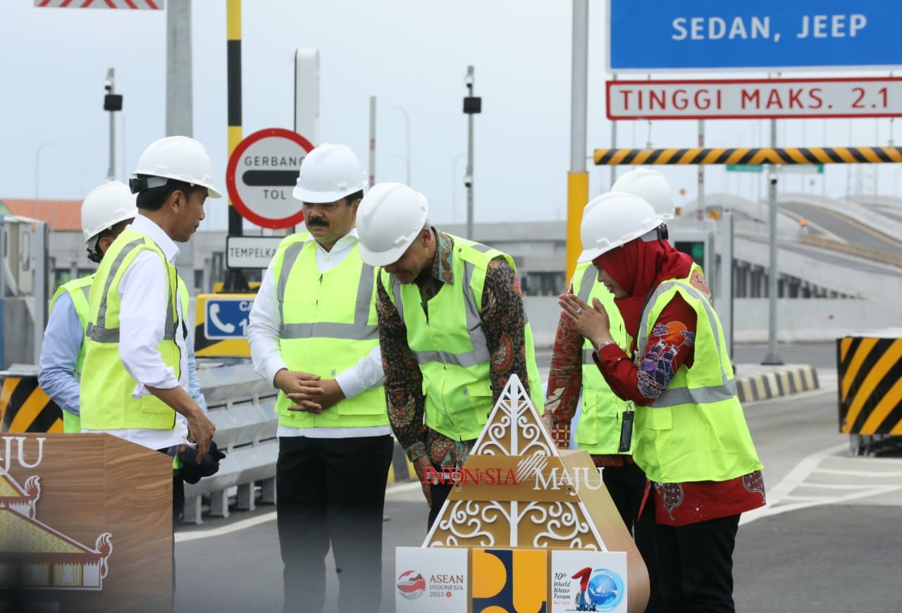 Jokowi Resmikan Jalan Tol Semarang-Demak Seksi II, Ganjar: Semoga Bisa Urai Kemacetan dan Rob