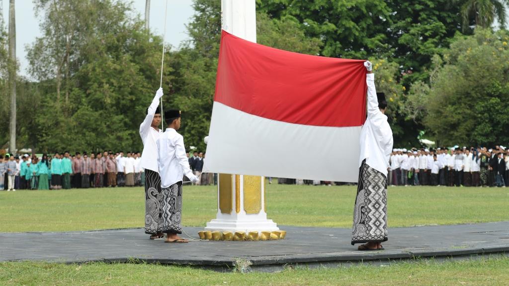 Pimpin Upacara Peringatan Hari Santri Nasional 2025 Kabupaten Tegal, Bupati Ingatkan Hal Ini