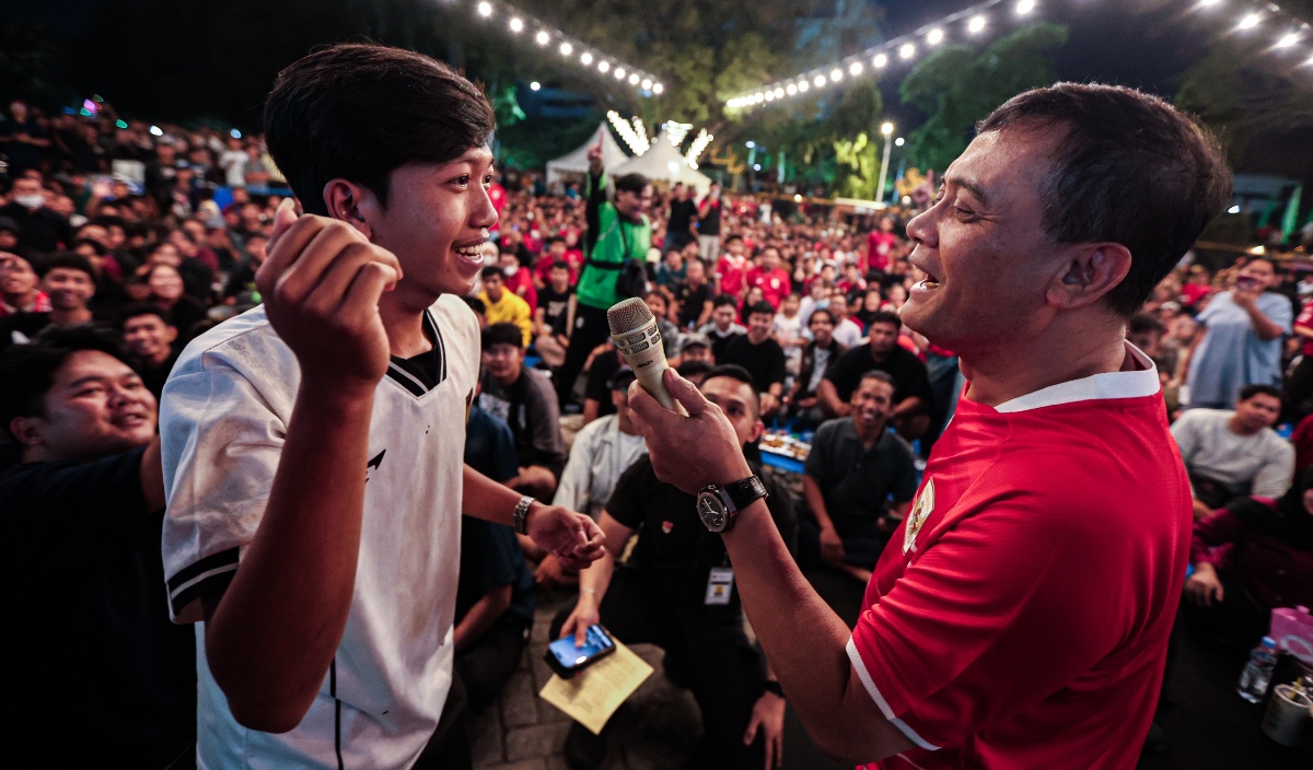 Sorak Ribuan Warga Semarang Nobar Timnas Indonesia Bersama Ahmad Luthfi