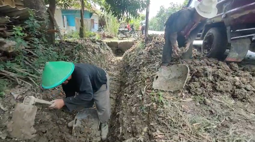 Petani Keluhkan Irigasi Mampet di Brebes, Ini Tanggapan DPSDAPR