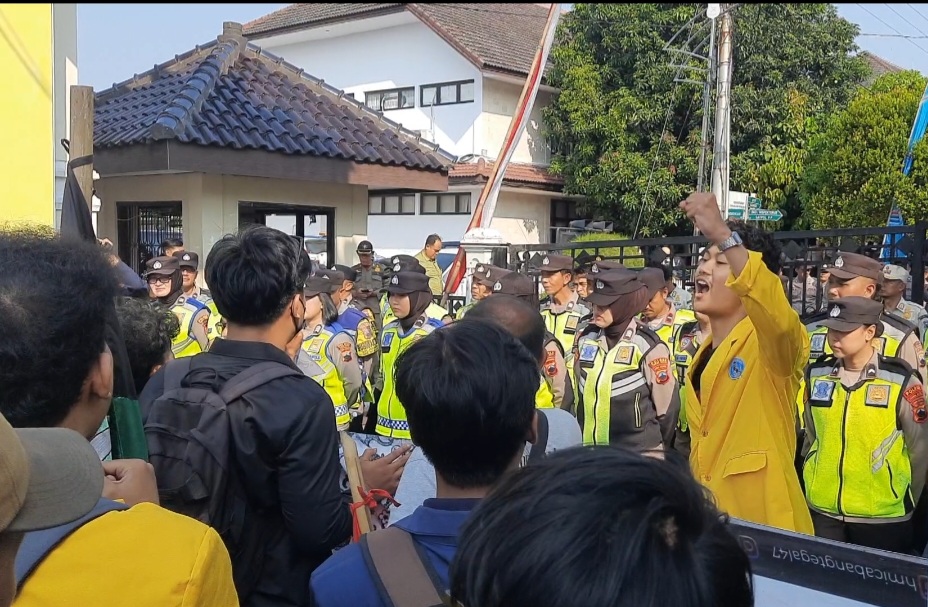 300 Personel Gabungan Amankan Aksi Mahasiswa di Tegal