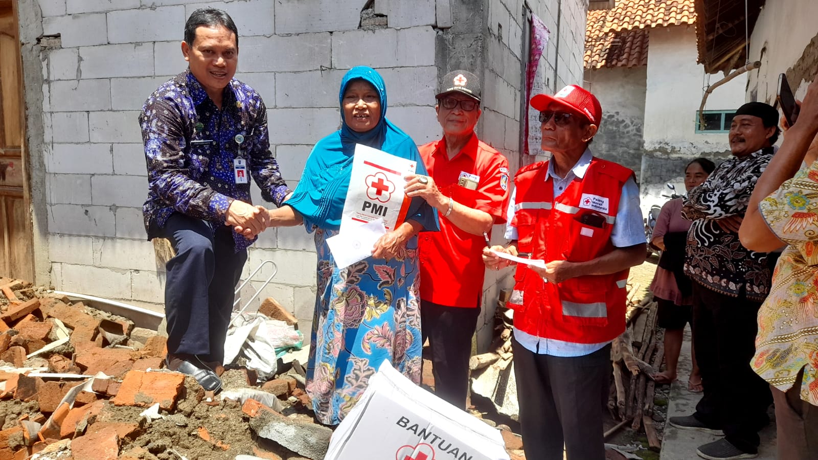 Lagi! Rumah Warga Maribaya Tegal Ambruk usai Diguyur Hujan Deras dan Diterjang Angin Kencang  