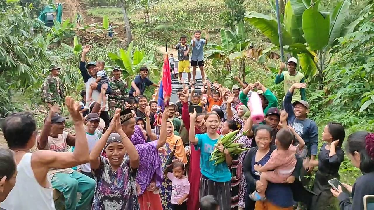 Pembangunan Jalan Baru Desa Sangkanjaya Tegal Rampung, Warga Gembira Lihat Mobil Masuk