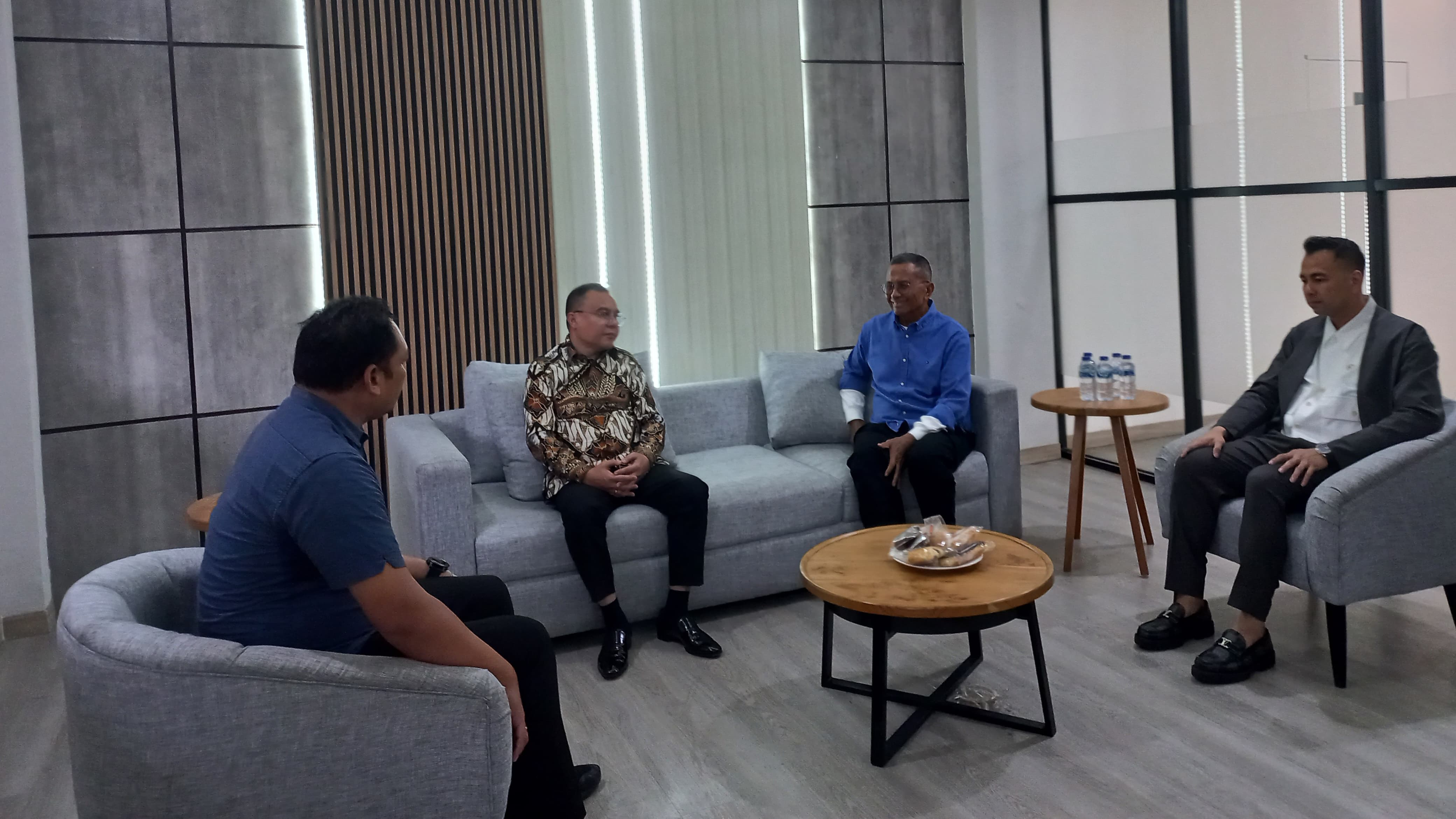 Berkunjung ke Kantor Disway, Sufmi Dasco dan Raffi Ahmad Disambut Hangat ke Dahlan Iskan