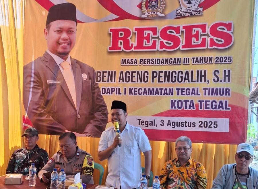 Prihatin Siswa SD Belajar Sambil Lesehan, Anggota DPRD Kota Tegal Ini Rogoh Kocek Pribadi untuk Beli Kursi