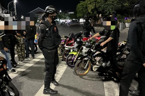 Nekat Pakai Knalpot Brong, Pemotor di Alun-alun Tegal Disanksi Push Up