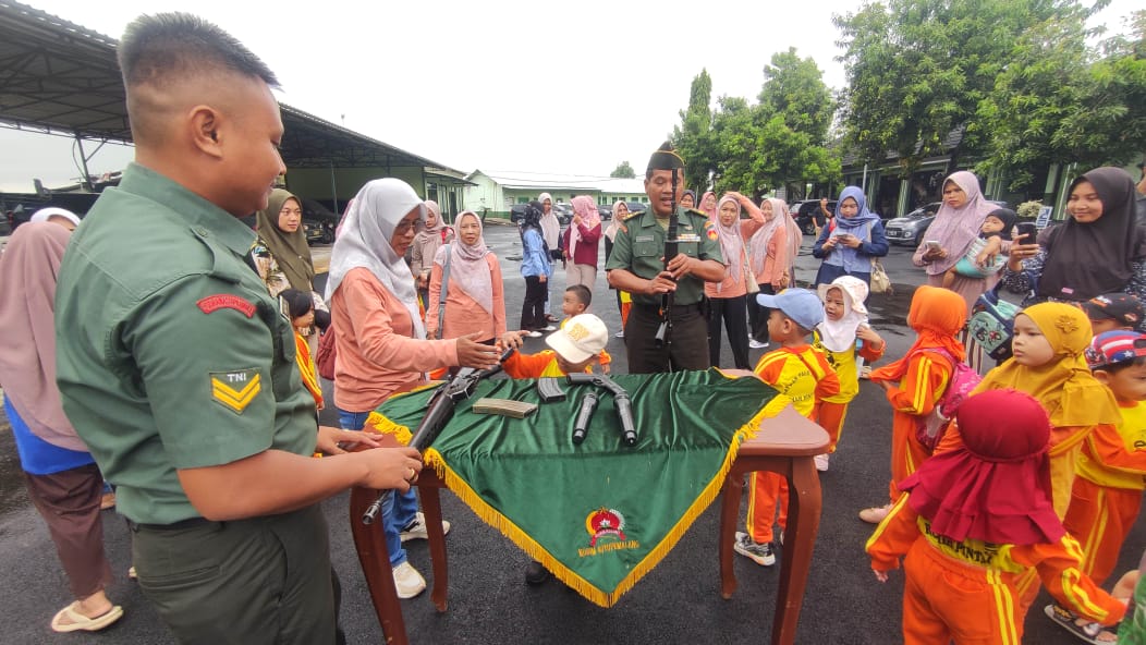 Anak-Anak PAUD di Pemalang Kunjungi Markas TNI