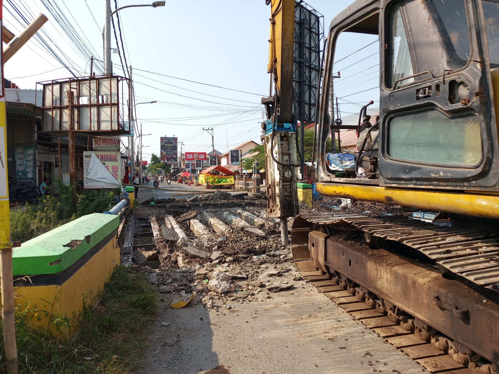  Jembatan Pasar Kemantran Tegal Dibongkar, Arus Lalu Lintas Dialihkan  