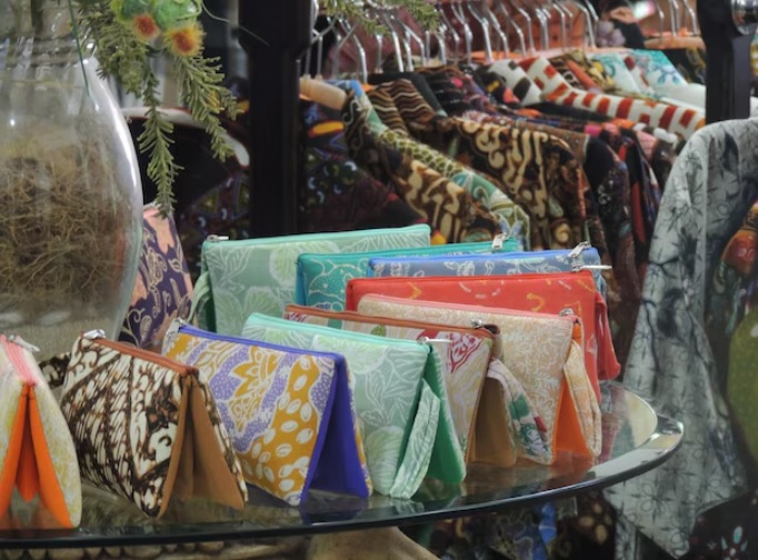 6 Tempat Beli Souvenir di Solo yang Banyak Koleksi Uniknya