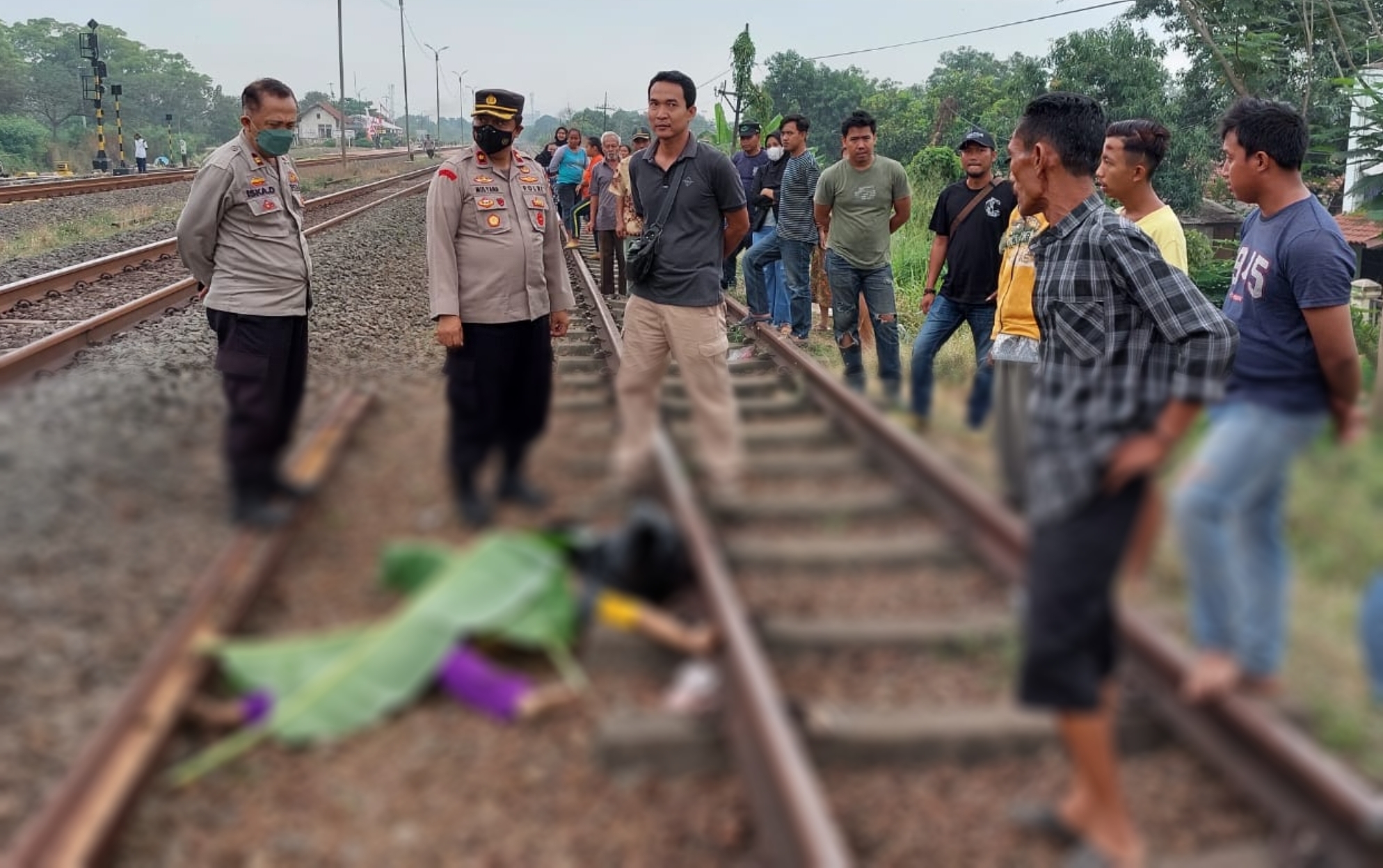 4 Orang Tewas Tertabrak Kereta Api di Karawang, Korban Sempat Melambaikan Tangan  