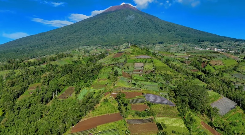 7 Spot Terbaik Melihat Gunung Slamet dari Kejauhan