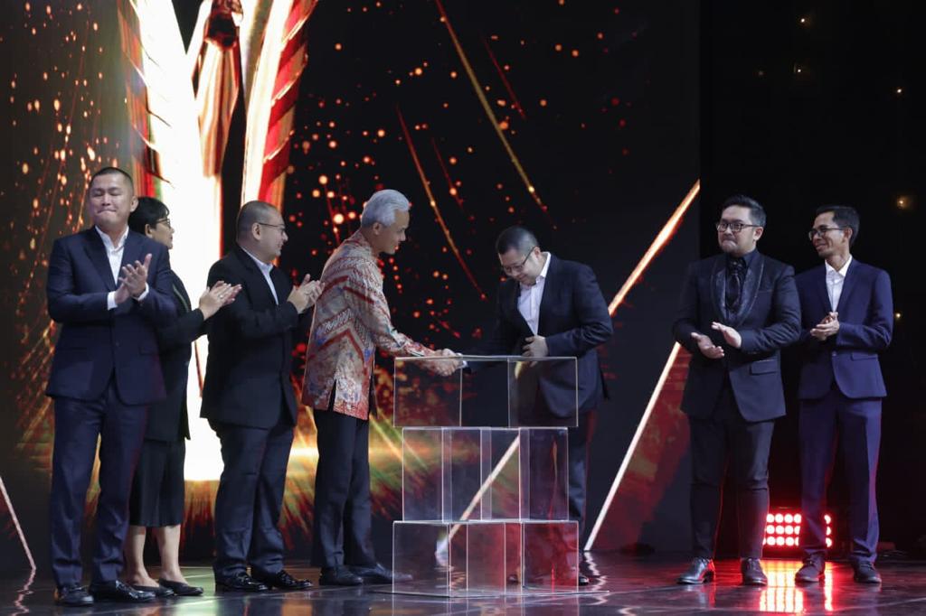 Indonesia Award 2023, Ganjar Pranowo Raih Penghargaan News Maker Terbaik Nasional