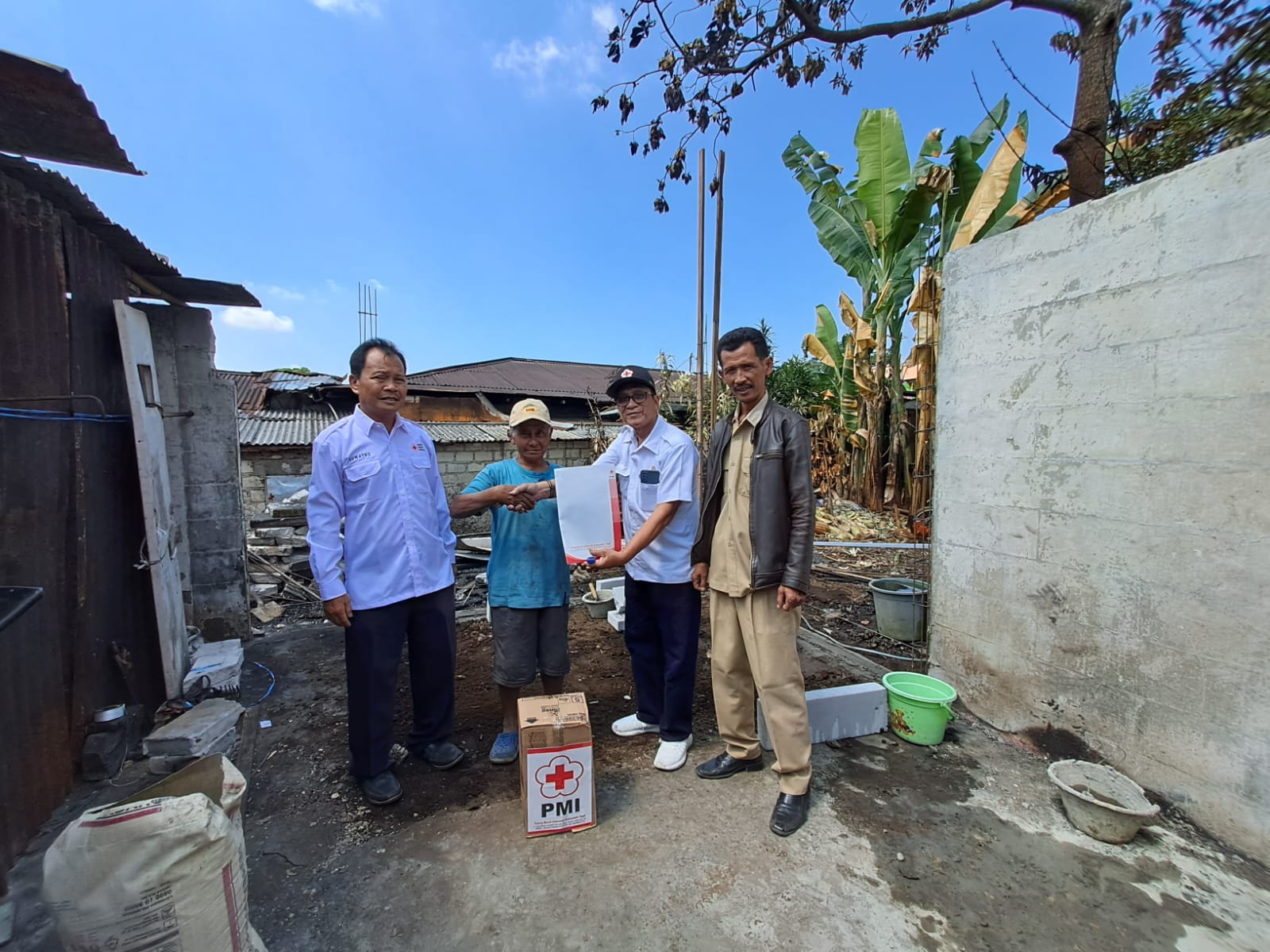 PMI Salurkan Bantuan untuk Korban Kebakaran di Desa Bojong Tegal