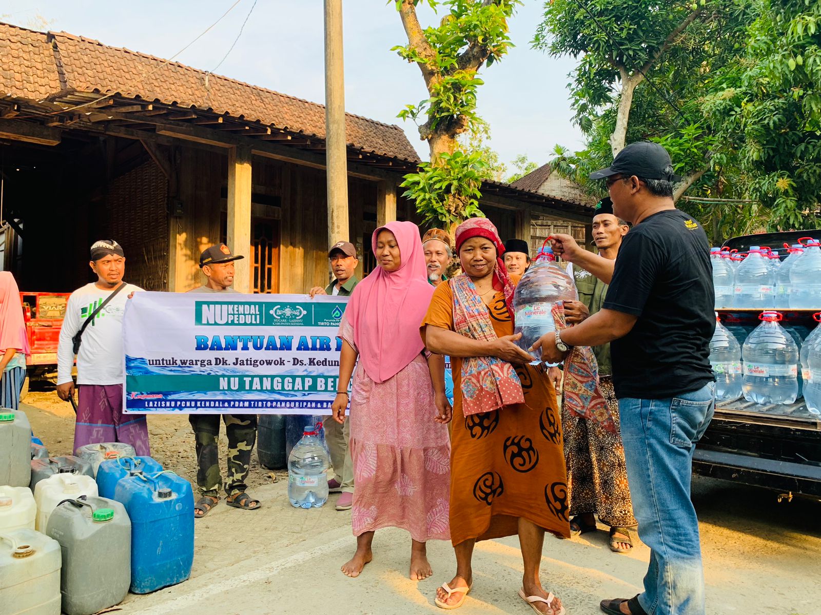 48 KK di Kendal Alami Krisis Air Bersih, NU Care-Lazisnu Salurkan 4000 Liter Bantuan Air 