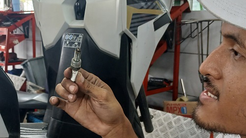 Kenali Tanda Busi Motor Minta Ganti, Berikut Saran Tim Safety Riding Astra Motor Jateng