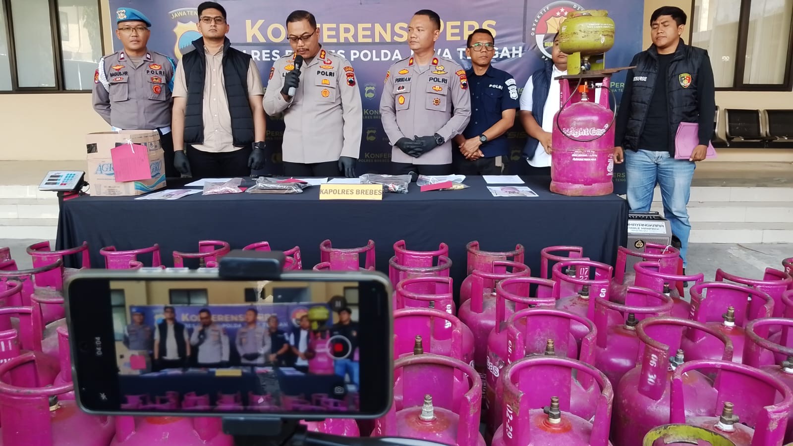 Diduga Ngoplos Gas LPG Bersubsidi di Sekolah, Oknum Kepsek di Brebes Diamankan Polisi 