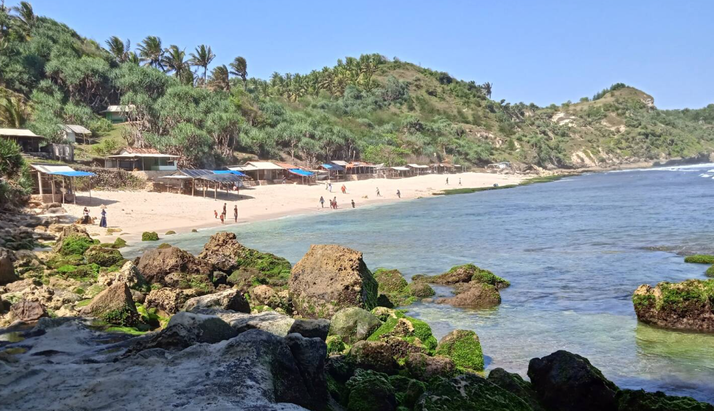 5 Pantai Indah Jarang Terjamah di Jawa Tengah, Layak Dijuluki Surga!