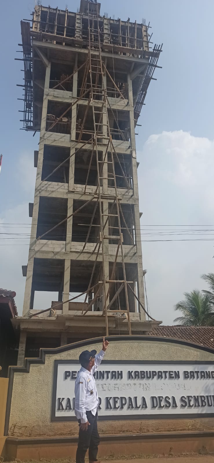 Terinspirasi Tower Zam Zam, Kades di Batang Bangun Kantor Desa 8 Lantai dengan Lift 