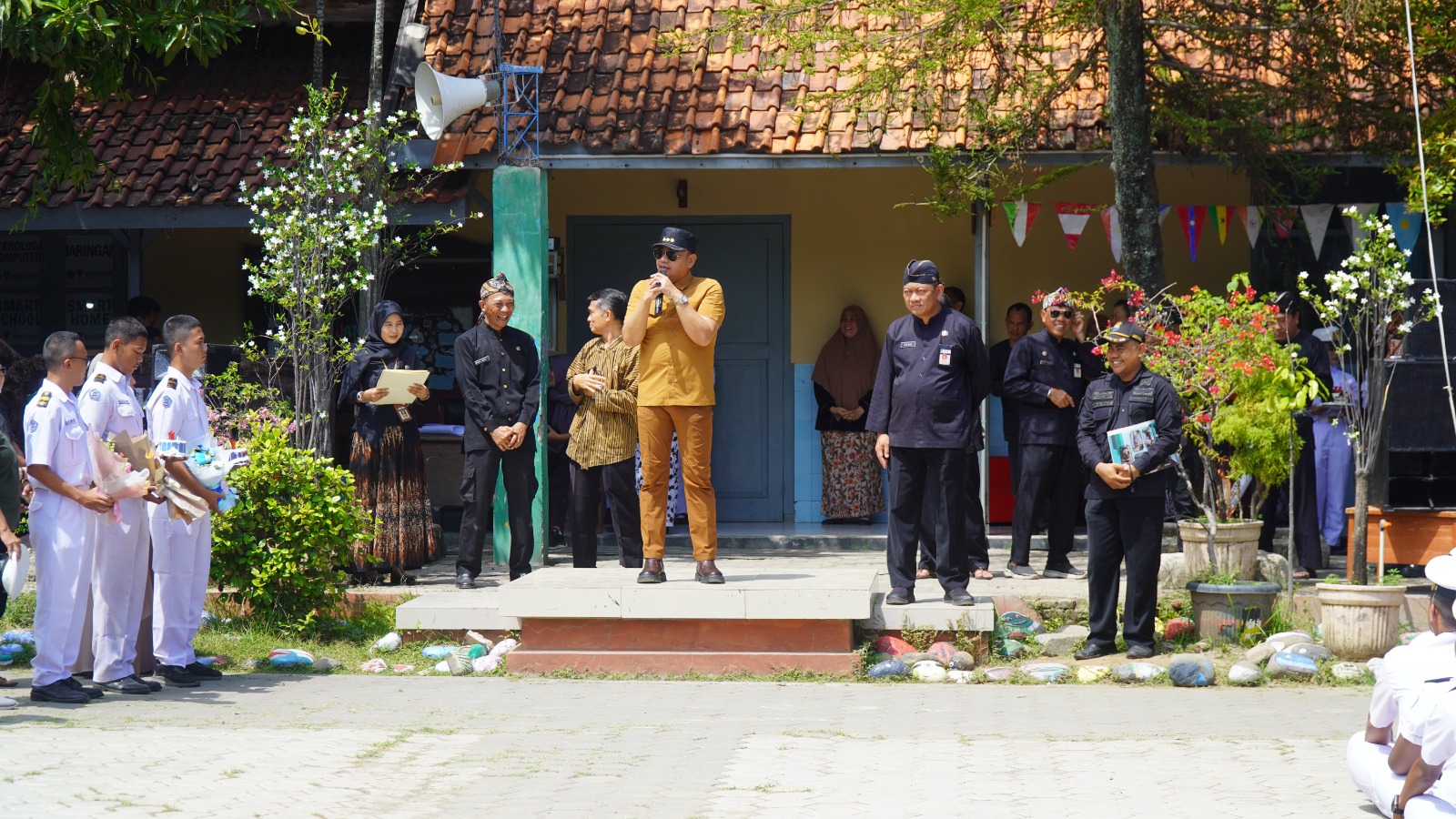 Ulang Tahun, 3 Pelajar SMK di Tegal Dapat Kejutan dari Wali Kota