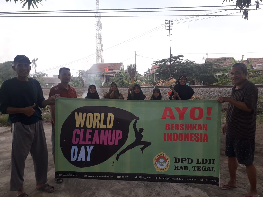 World Cleanup Day 2023, Warga LDII Kabupaten Tegal Gelar Aksi Kebersihan Lingkungan Masjid