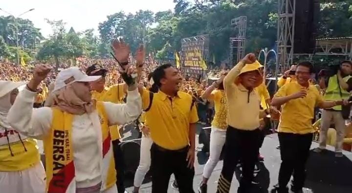 Partai Golkar Kabupaten Tegal 'Curi Start' Pemilu 2024, Gelar Senam Massal dan Lantik 2.000 Saksi