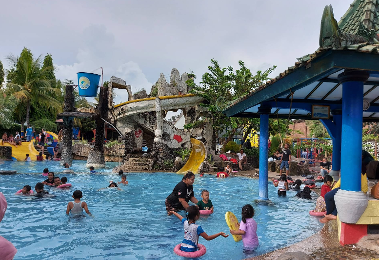 7 Wahana Air Murah di Kebumen, Liburan Seru Mulai Rp13.000 Saja