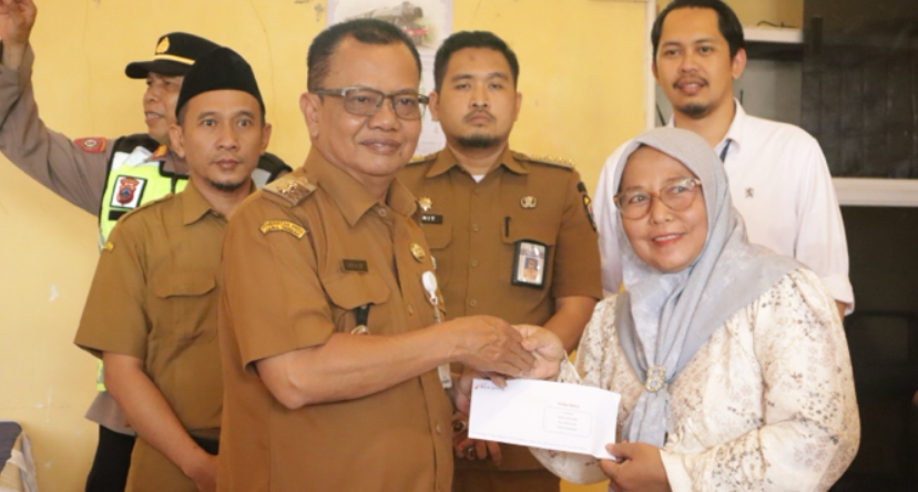 Pemkab Brebes Berikan Insentif ke Pegiat Keagamaan di Larangan