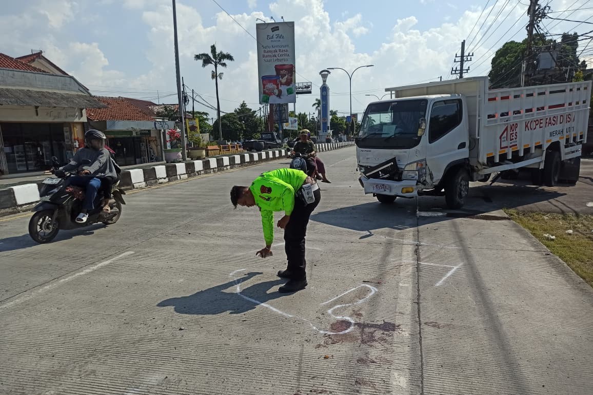 Truk Tabrak Mobil dan Becak dalam Kecelakaan di Jalur Pantura Tegal, Dua Luka-luka