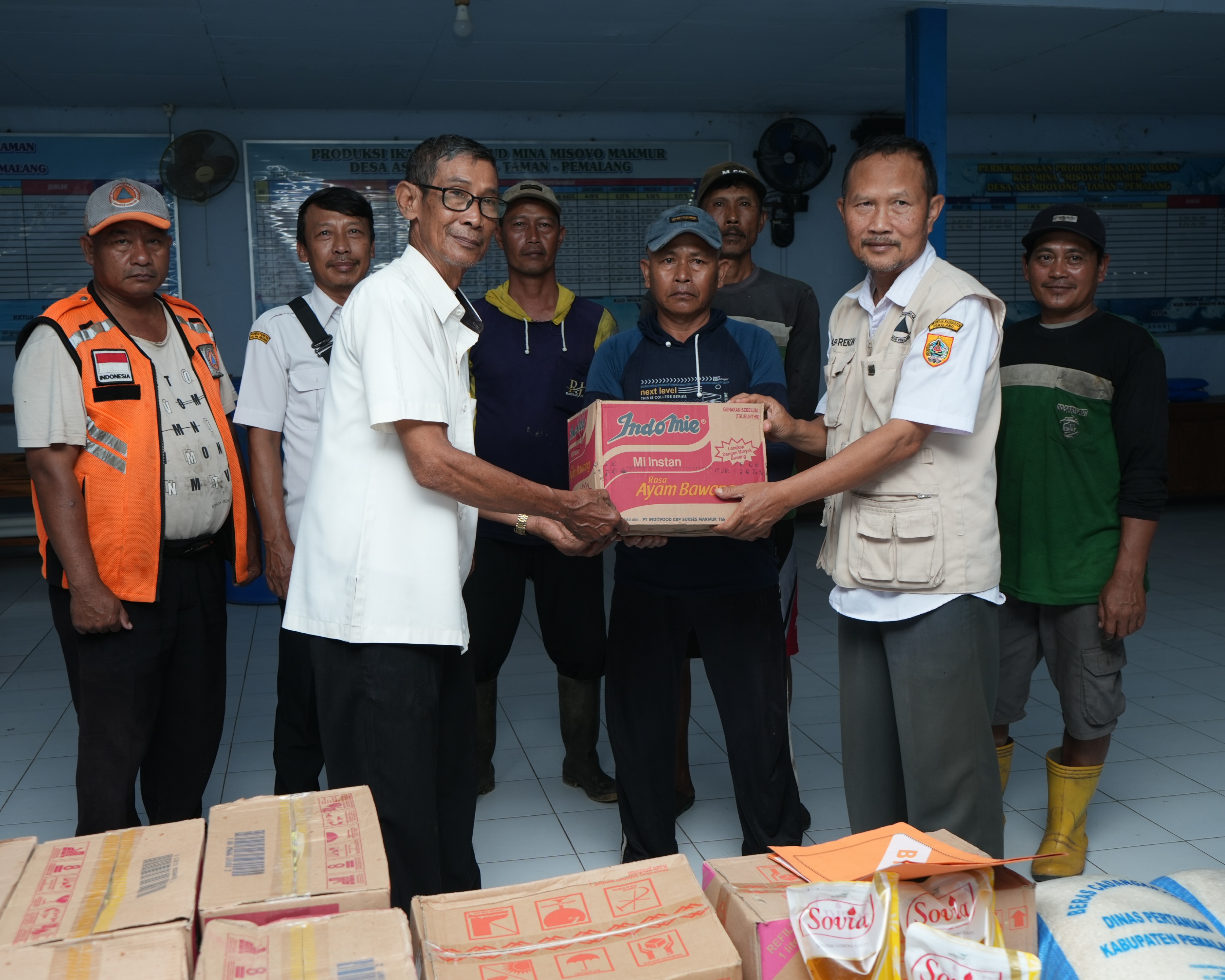 122 ABK Kapal Hanyut di Asemdoyong Pemalang Terima Bantuan