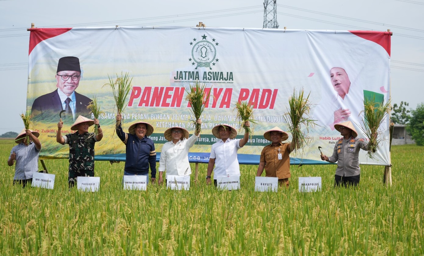 Hadiri Panen Raya Padi di Tegal, Menko Zulhas Singgung Swasembada Beras Nol Impor 
