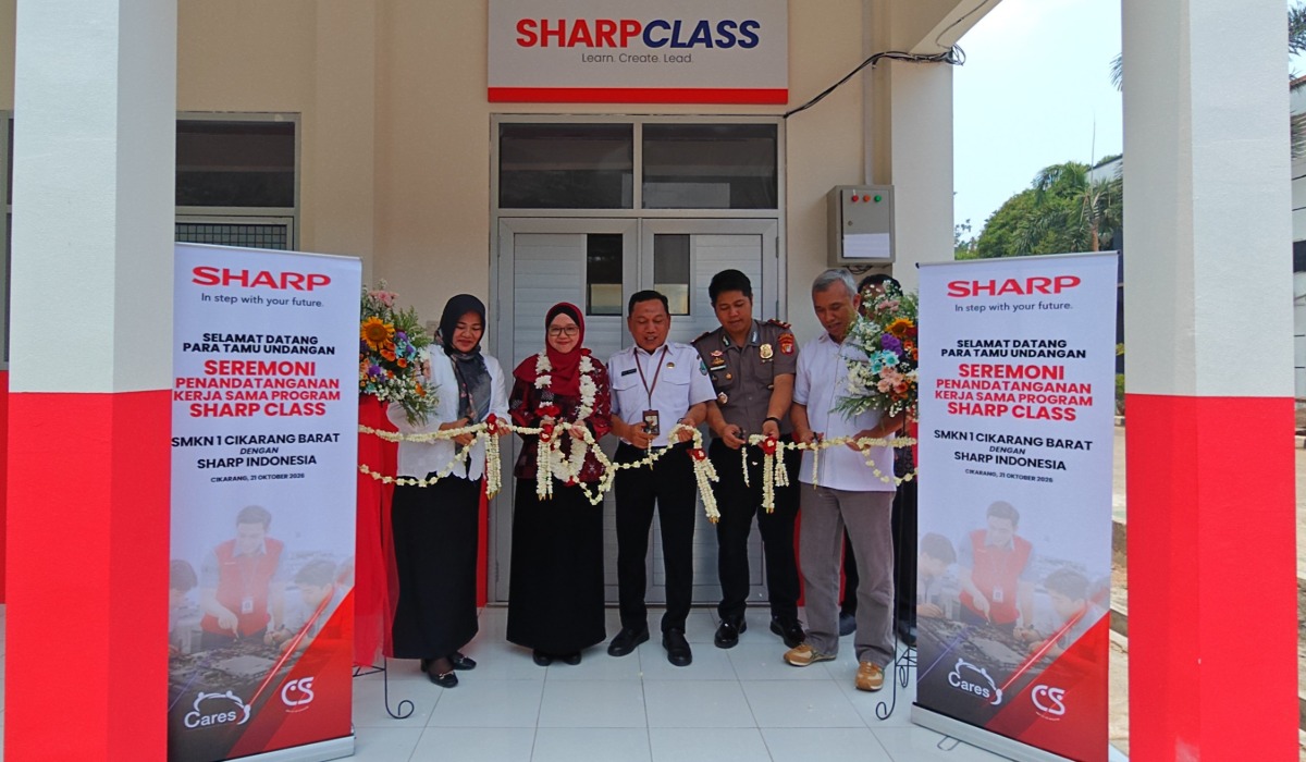 Sharp Bekali 25 Siswa SMKN 1 Cikarang Barat Keahlian Audio