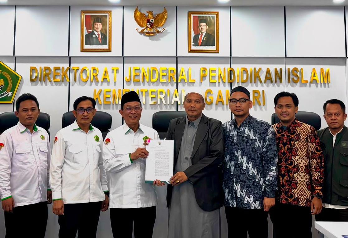 Kemenag Serahkan 8 KMA, STIT Mambaul Hikmah Tegal Resmi Berdiri sebagai Kampus Baru
