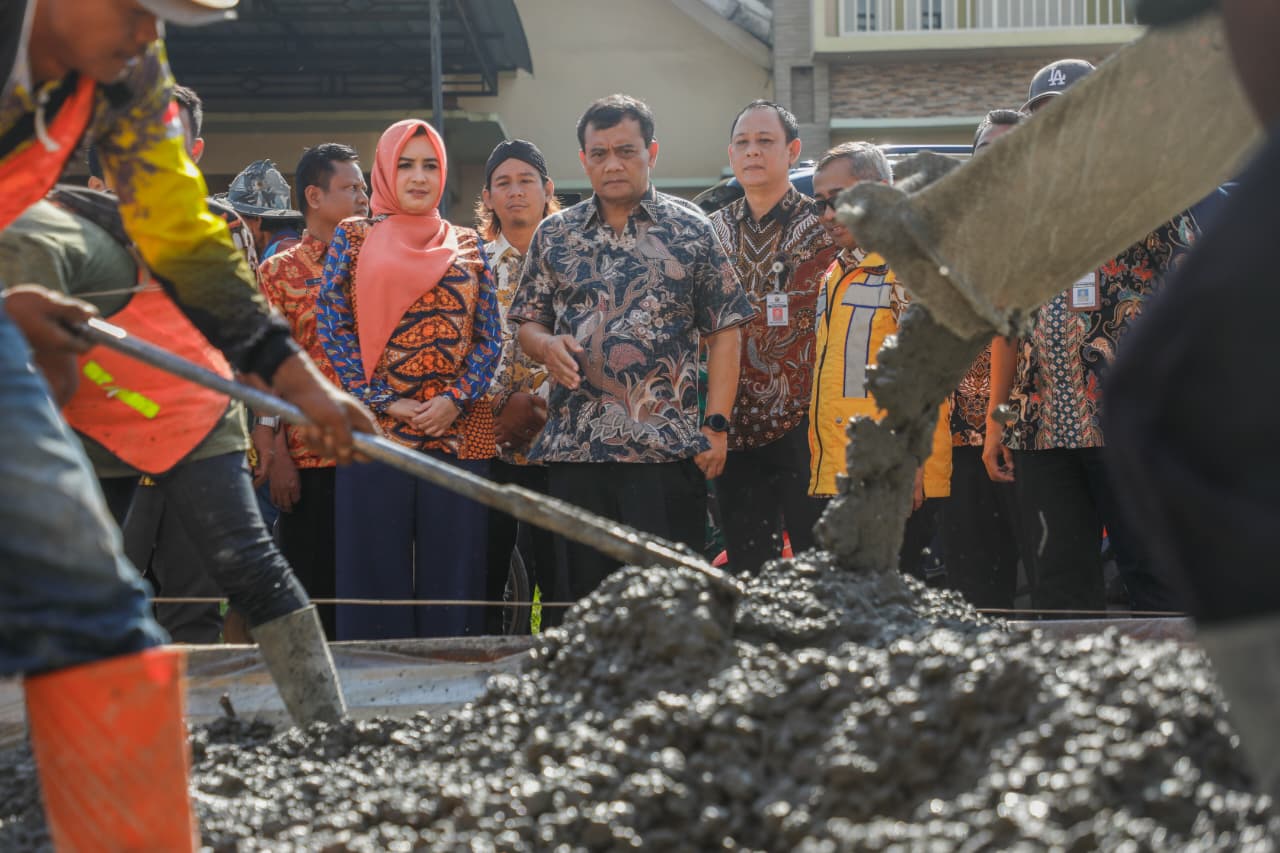 Dianggarkan Rp33,348 M, Gubernur Jateng Tinjau Perbaikan Jalan Wiradesa–Kajen Pekalongan 