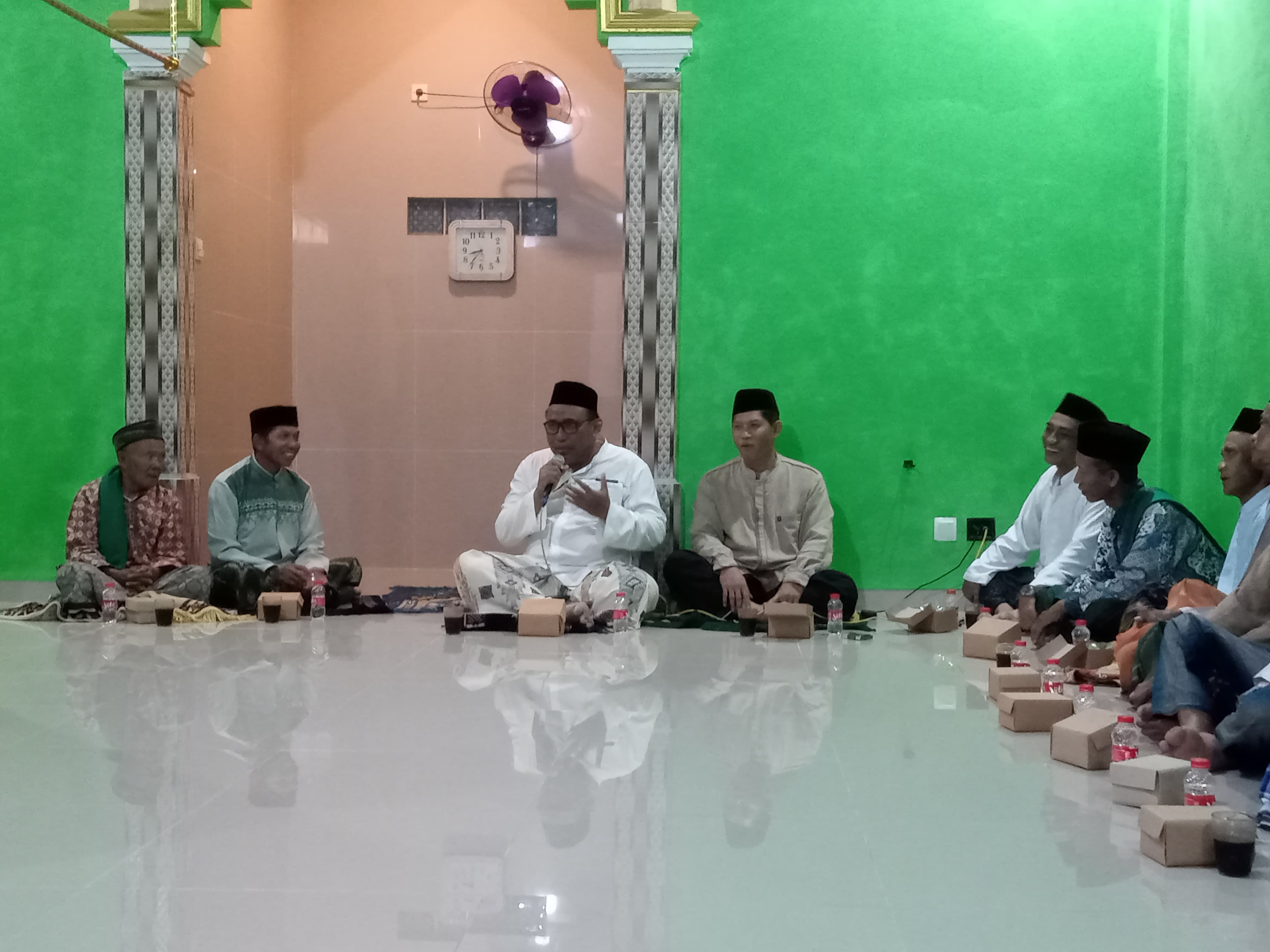 Perdana! Camat Belik Pemalang Tarhim di Mushola Baitul Hidayah Sodong Basari