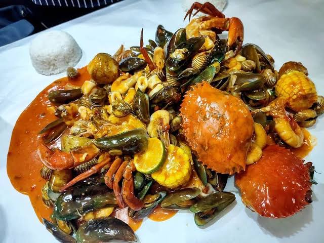 Pecinta Hidangan Laut Wajib Coba! 6 Tempat Makan Seafood di Surabaya, Cocok untuk Santap Bareng Keluarga