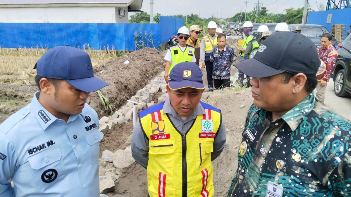 Ini Temuan Sidak Proyek Perbaikan Jalan Margasari-Jatibarang Bupati Tegal