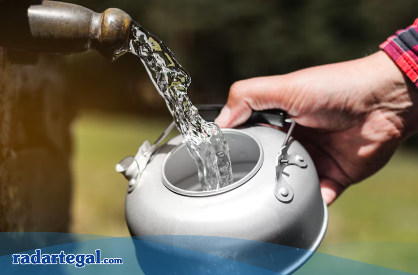 Mitos Membuang Air Panas di Selokan, Bisa Mengganggu Makhluk Halus?