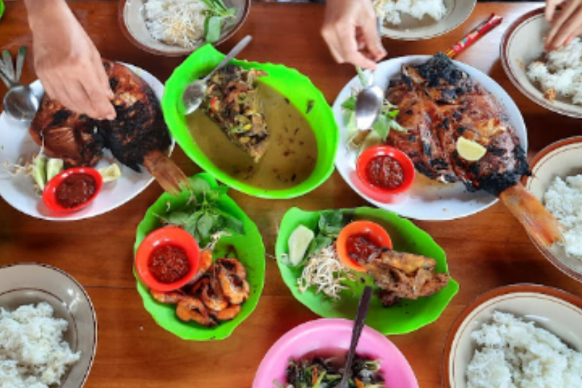 Kuliner Malam Rembang Bikin Lupa Waktu! 5 Tempat Makan Enak Buat Nongkrong Santai