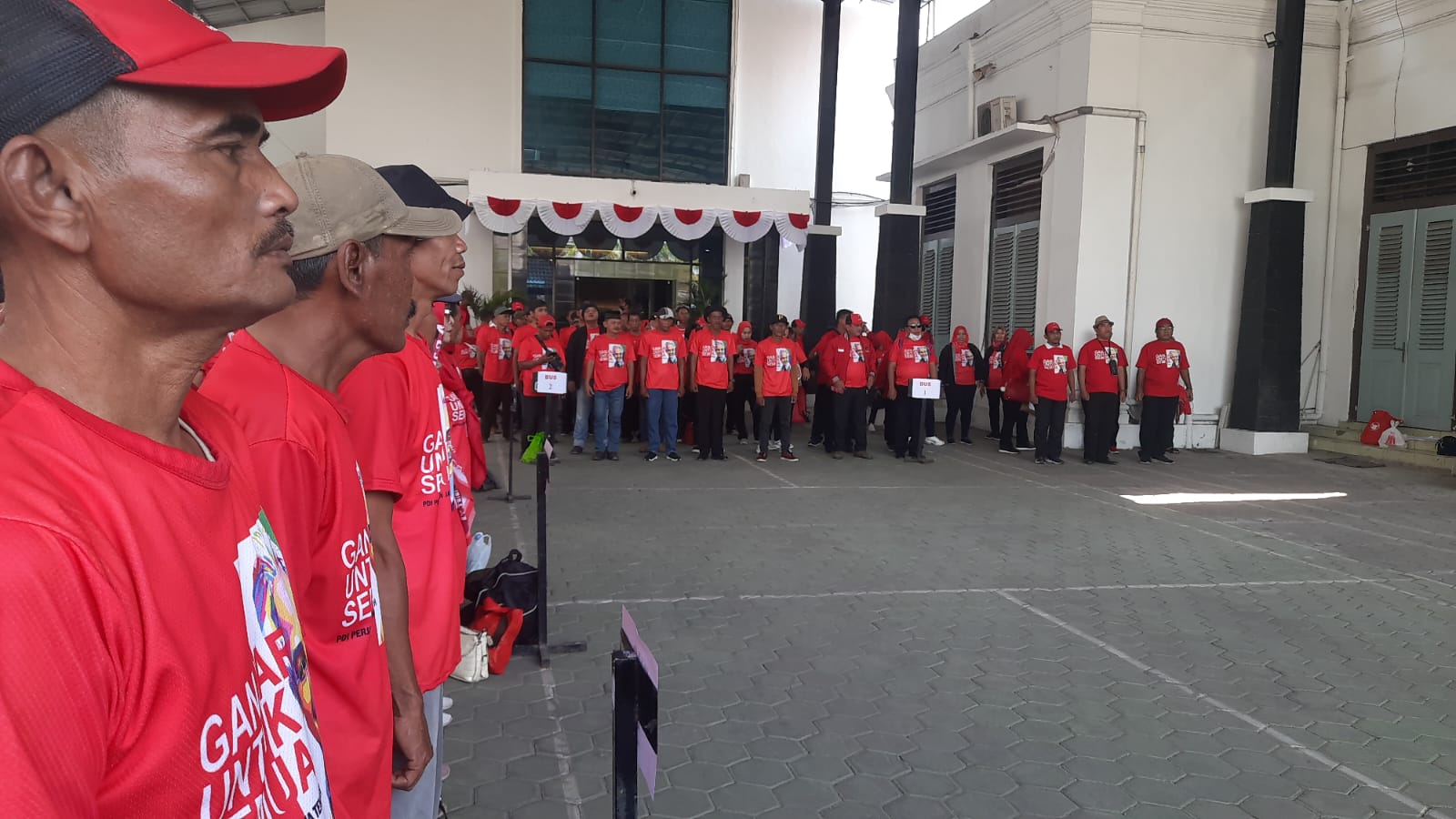Siap Menangkan Ganjar Pranowo di Pilpres 2024, Ratusan Kader PDI Perjuangan Kota Tegal Berangkat ke Semarang