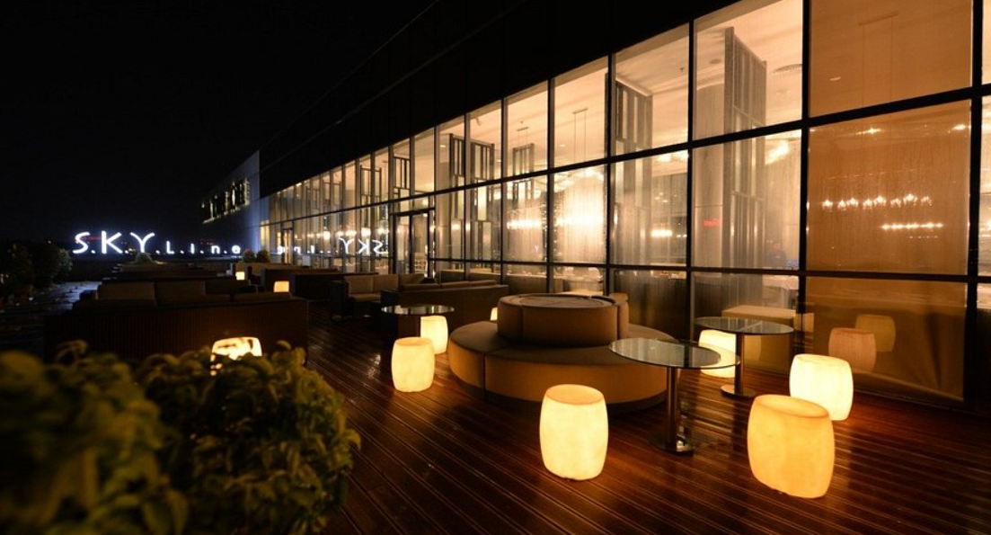 4 Cafe Rooftop Semarang untuk Berburu Citylight yang Instagramable!