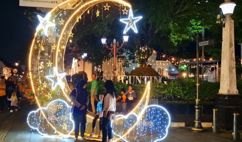 Wisata Malam Seru dan Murah di Kota Lama Semarang, Wajib Dicoba