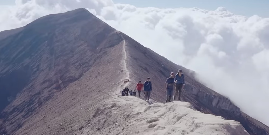 7 Mitos dan Kepercayaan Gunung Agung di Bali, Dilarang Bawa Daging Sapi dan Menekan Lutut