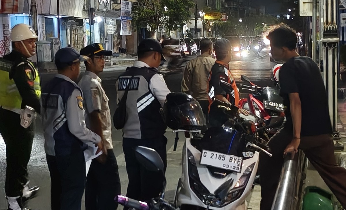 Razia Parkir Liar Alun-Alun Tegal, 108 Kendaraan Ditilang ETLE 