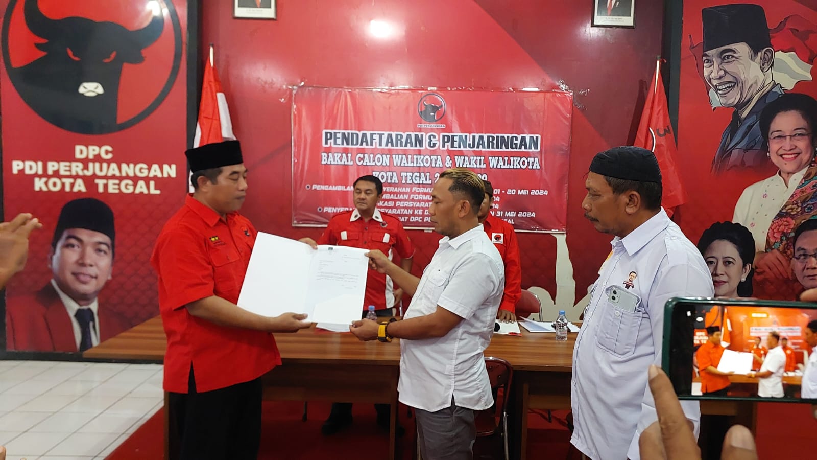 2 Orang Ambil Formulir Pendaftaran Bacalon Walikota dan Wakil Walikota Tegal Pilkada 2024 di DPC PDIP