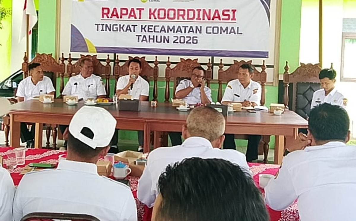 Camat Comal Gas Pol Tangani Banjir di Jalan Blandong Pemalang