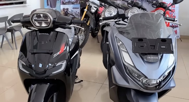 Perbandingan Honda Stylo dan Honda PCX 160, Mana yang Pas Buat Lebaran Kali Ini?