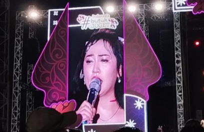 Happy Asmara Terlihat Menangis Saat Konser, Masih Sedih Soal Denny Caknan?