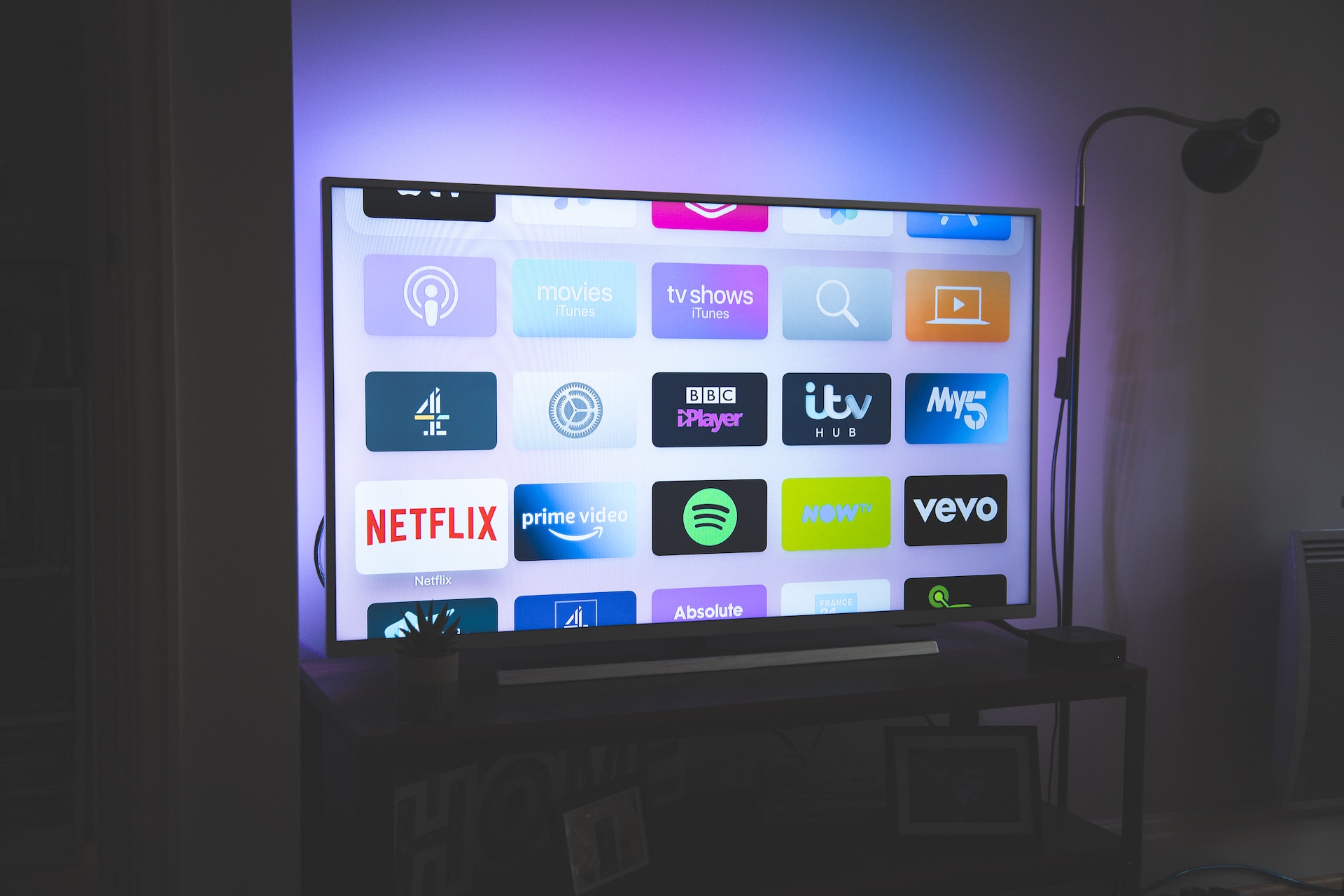 15 Rekomendasi Smart TV Terbaik Dibawah Rp 3 Juta