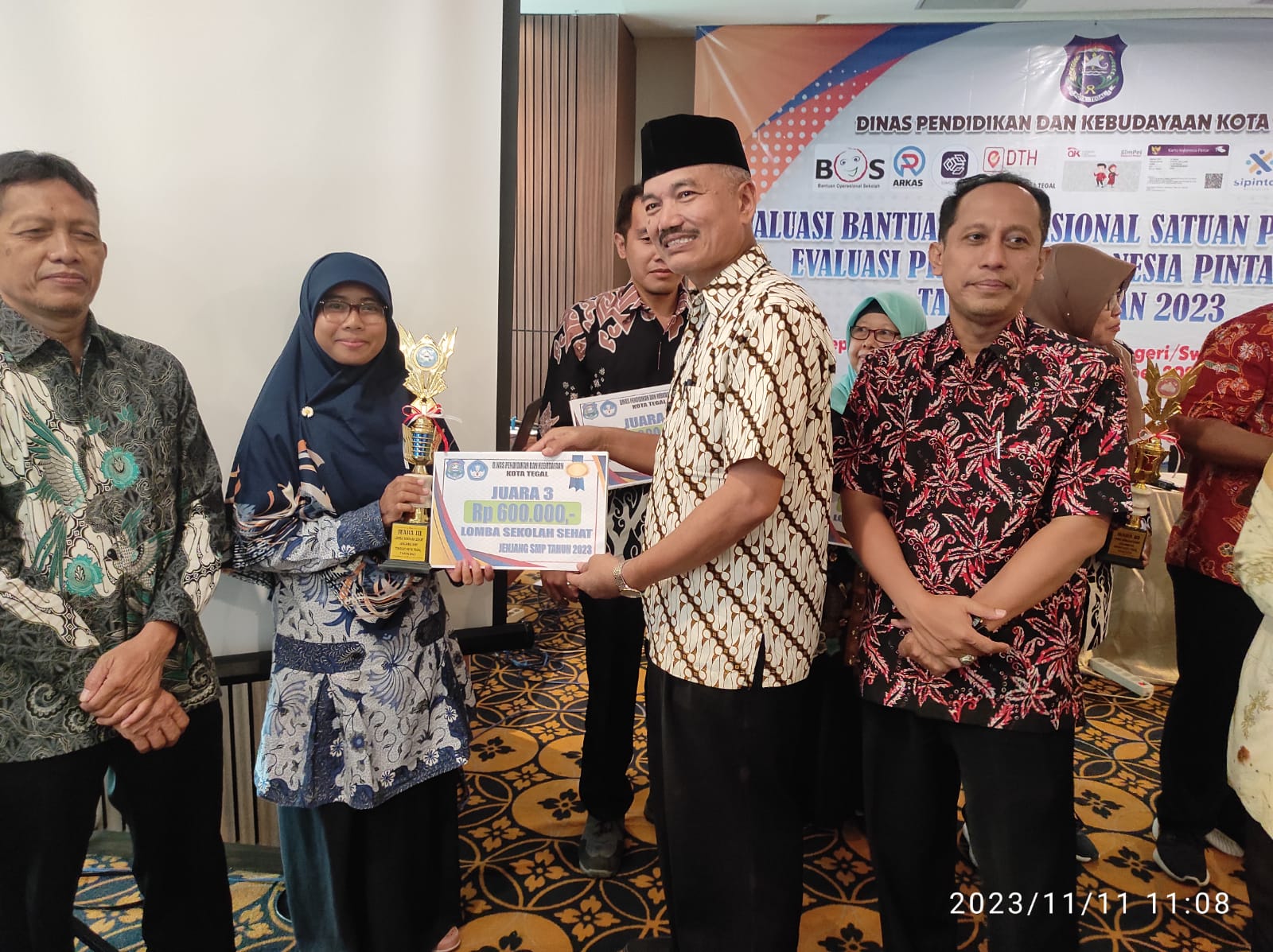 Raih Juara 3, SMPIT Usamah Dapat Penghargaan Sekolah Sehat tingkat Kota Tegal 